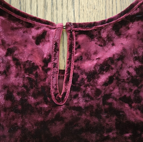 Velvet red cold shoulder dress - Picture 4 of 7